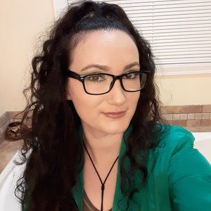 Meet your Posher, Cynthia